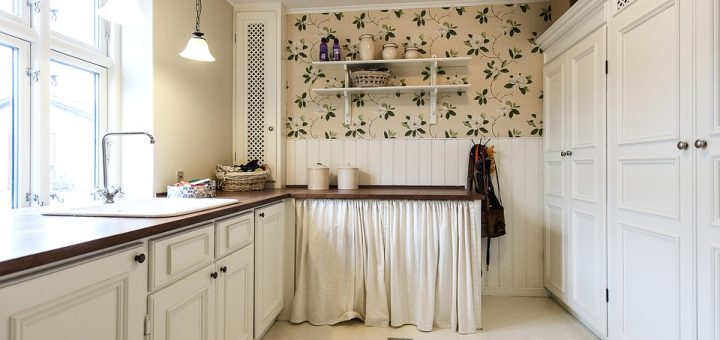 What are the Pros and Cons of Installing White Kitchen Cabinets